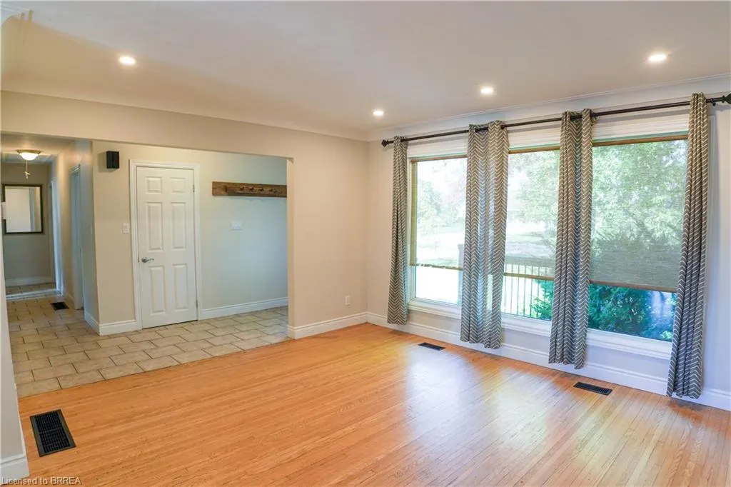 8 Burton Ave Avenue