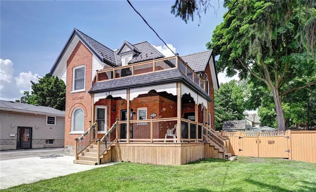 831 Hamilton Street