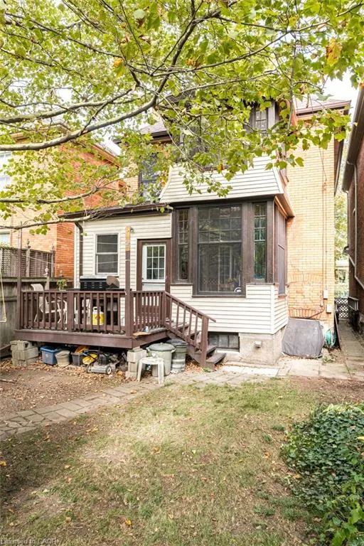219 Charlton Avenue W