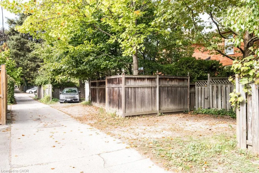 219 Charlton Avenue W