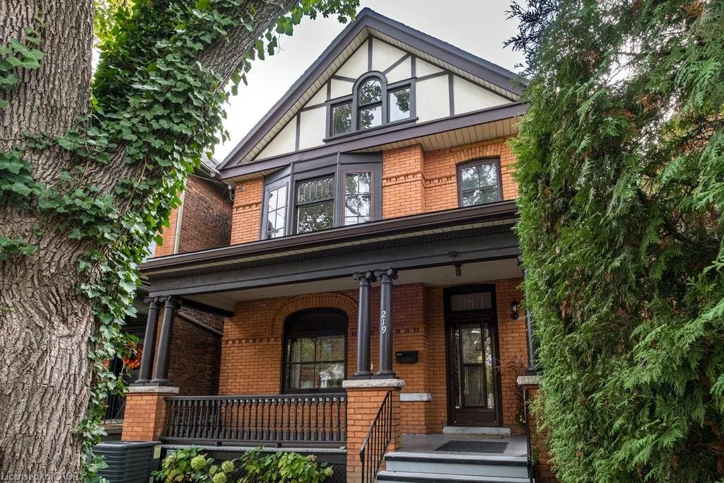 219 Charlton Avenue W