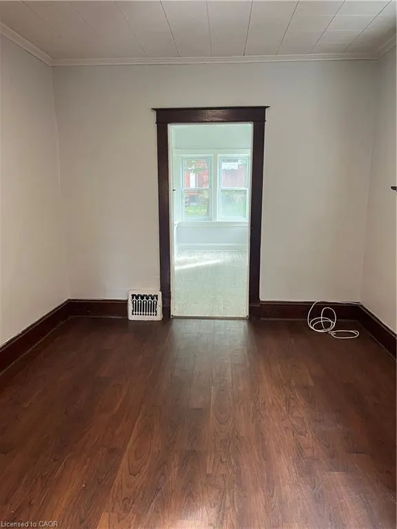 19 Shanley Street, #MAIN FLOOR