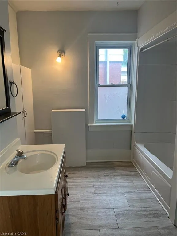 19 Shanley Street, #MAIN FLOOR