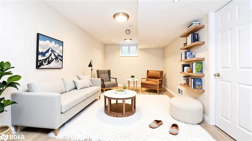 13 Lee Crescent