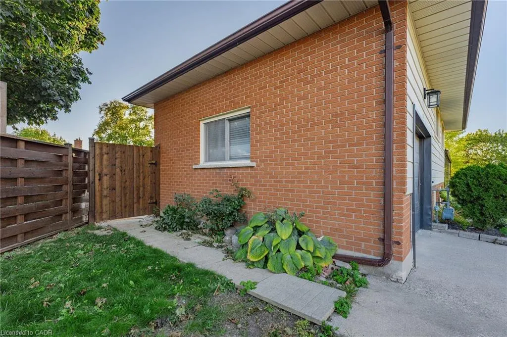 19 Elm Ridge Drive, #LOWER