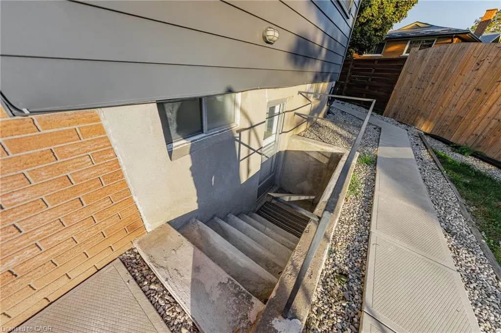 19 Elm Ridge Drive, #LOWER