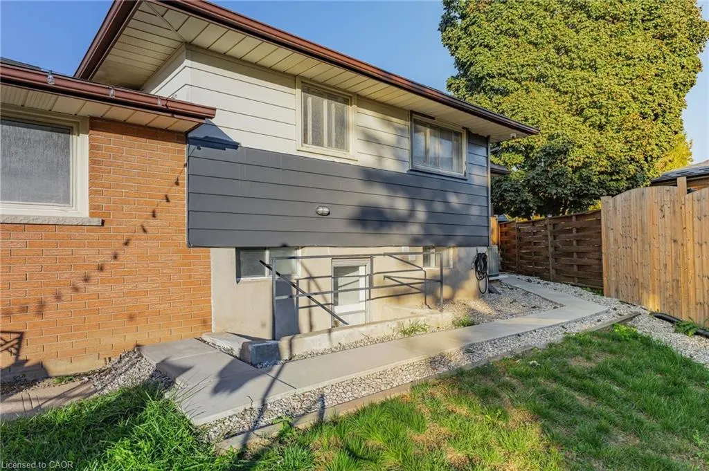 19 Elm Ridge Drive, #LOWER
