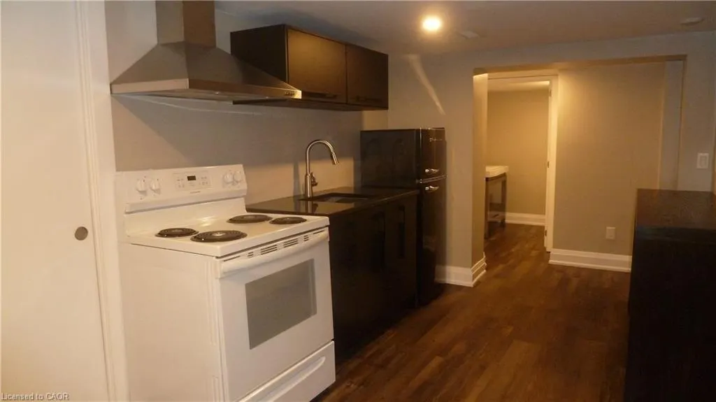 6 Grenville Avenue, #LOWER