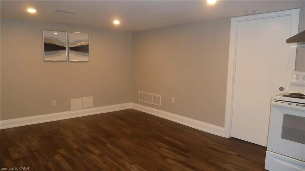 6 Grenville Avenue, #LOWER