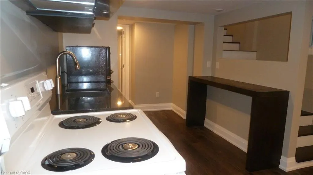 6 Grenville Avenue, #LOWER