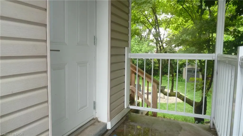 6 Grenville Avenue, #LOWER