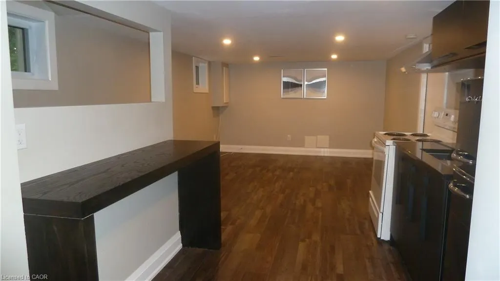 6 Grenville Avenue, #LOWER