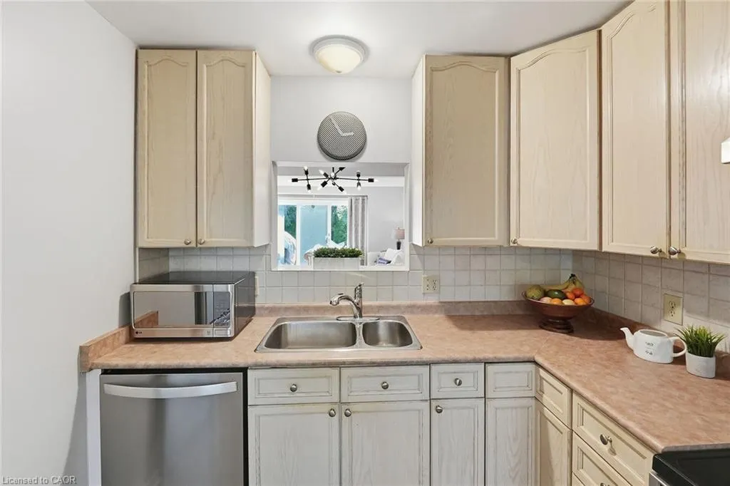 55 Kerman Avenue, #9