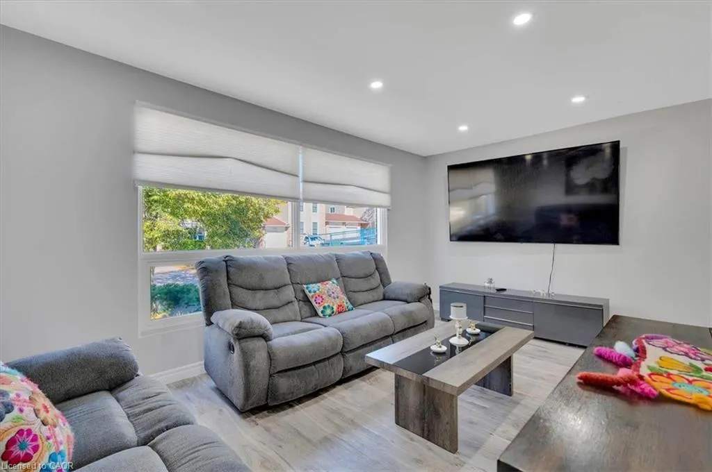 168 Silver Aspen Crescent