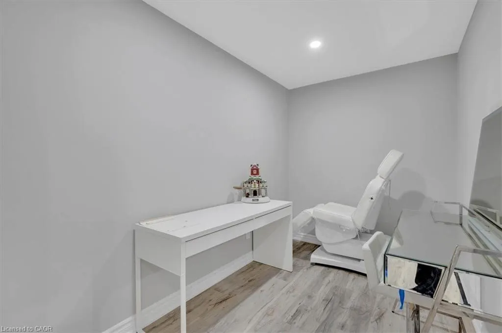 168 Silver Aspen Crescent