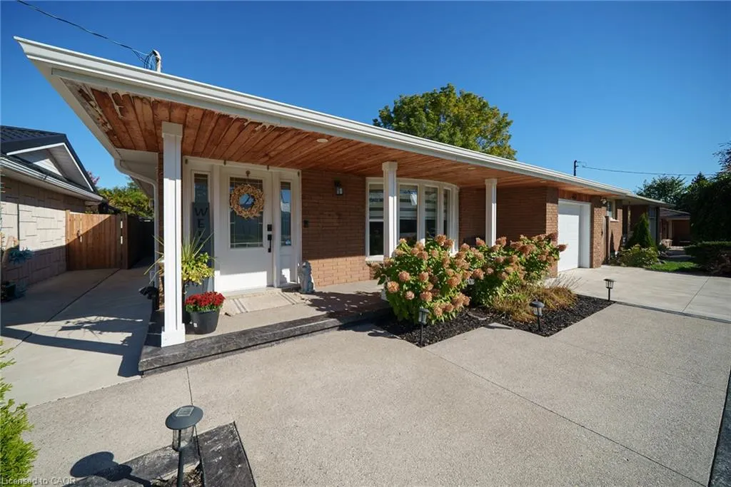 662 Mohawk Road W