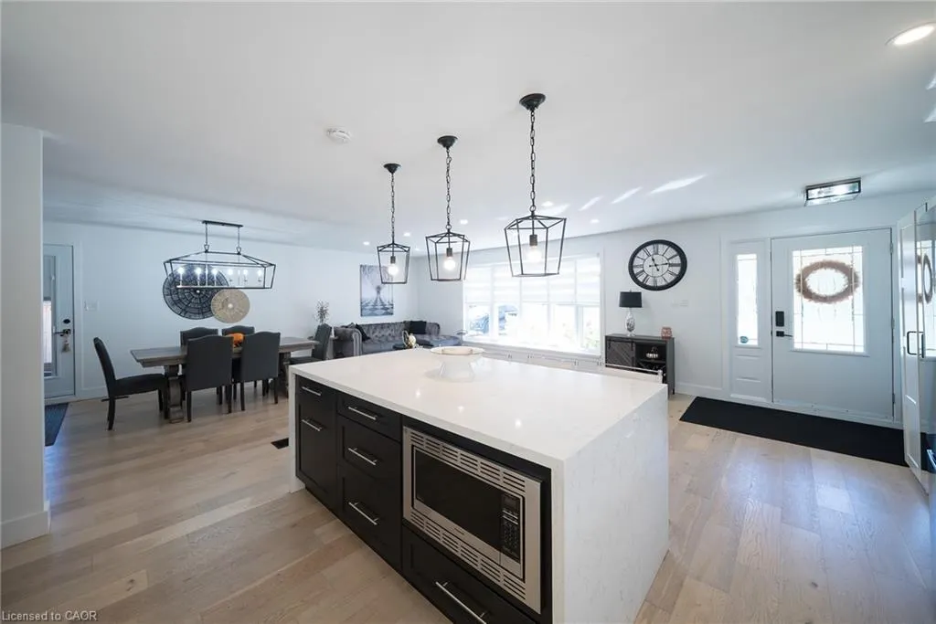 662 Mohawk Road W