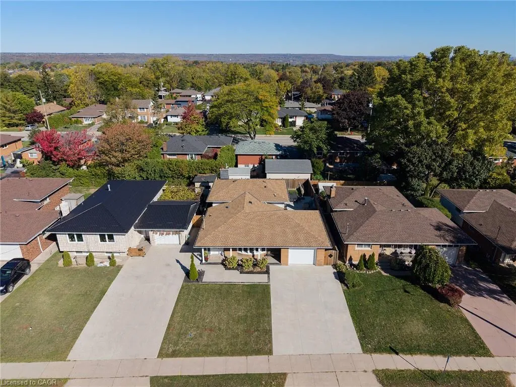 662 Mohawk Road W