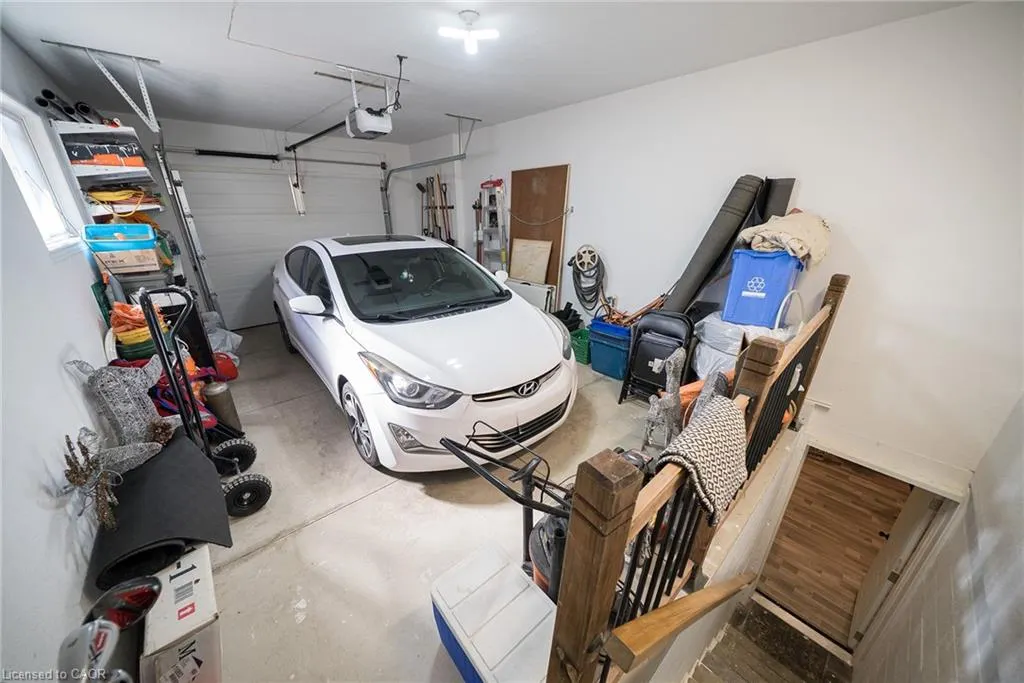 662 Mohawk Road W