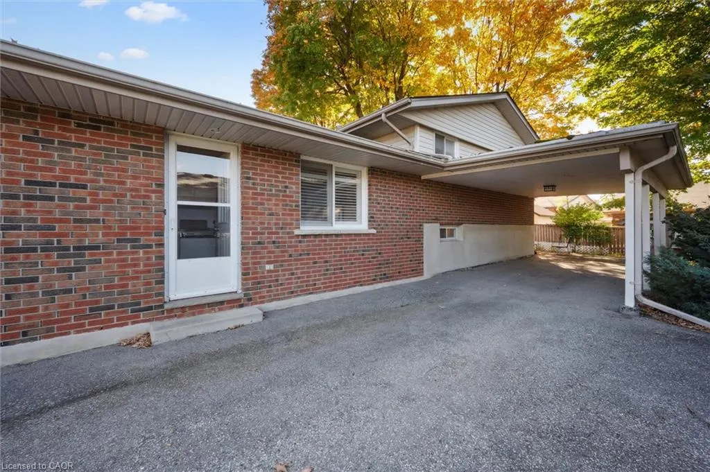 207 Laurentian Drive