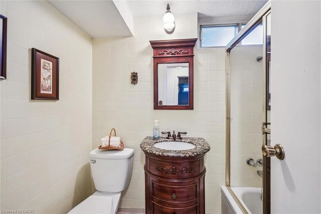 207 Laurentian Drive