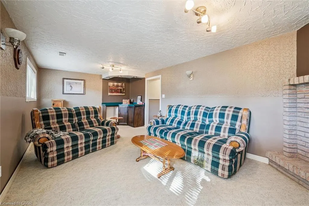 207 Laurentian Drive