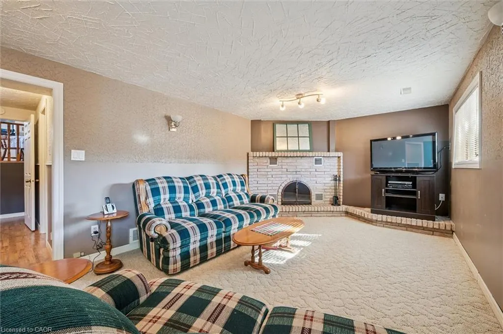 207 Laurentian Drive