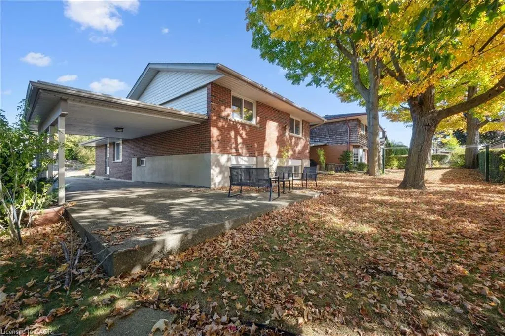 207 Laurentian Drive