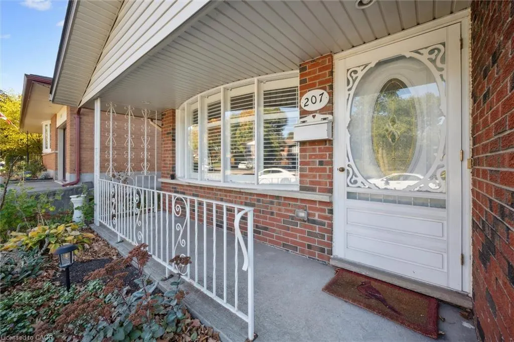 207 Laurentian Drive