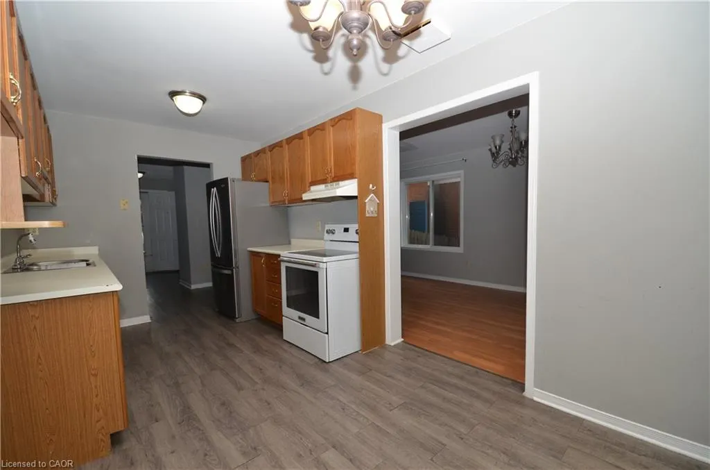 25 Devine Crescent