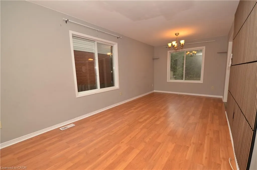 25 Devine Crescent