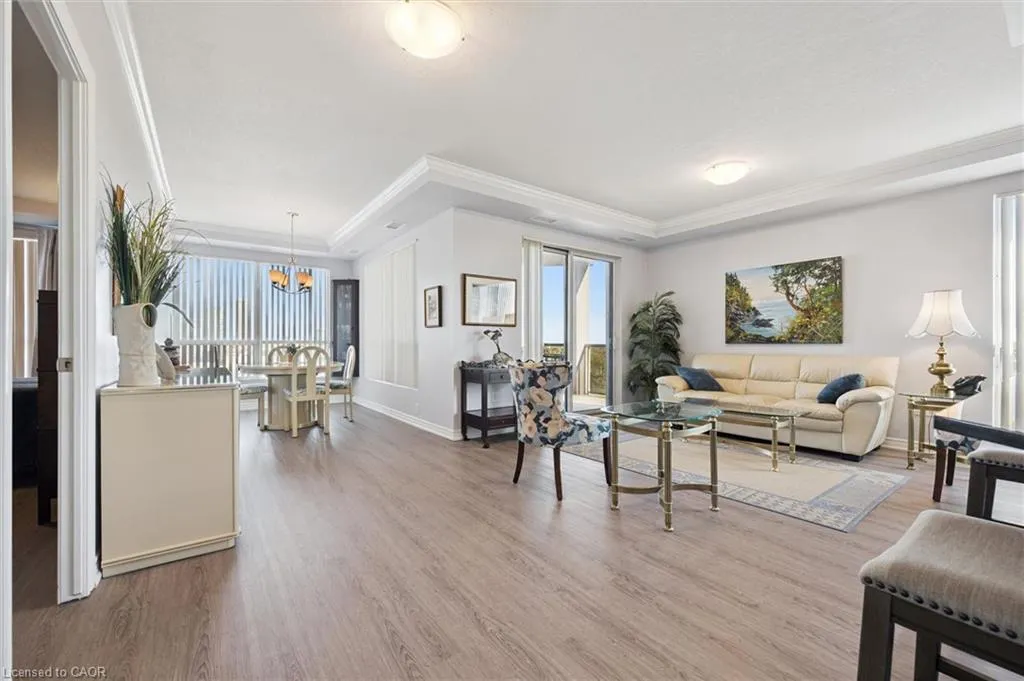 539 Belmont Avenue W, #809
