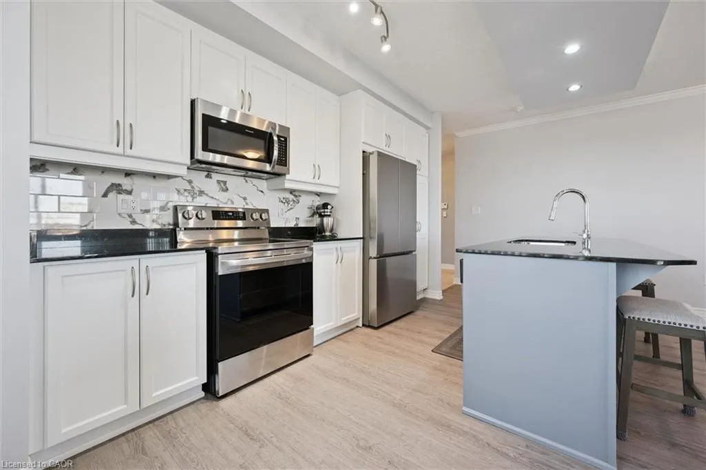 539 Belmont Avenue W, #809