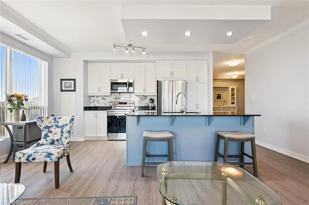 539 Belmont Avenue W, #809