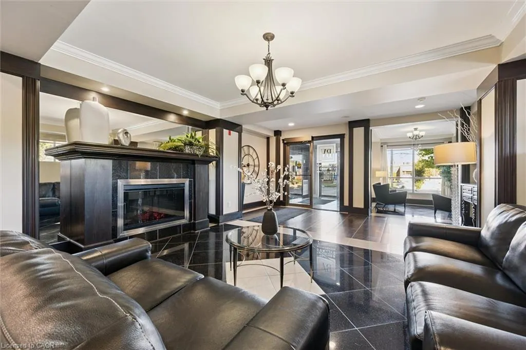 539 Belmont Avenue W, #809