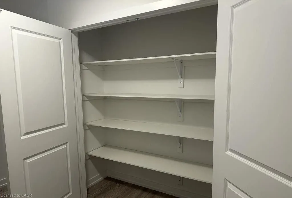 195 West Oak Trail