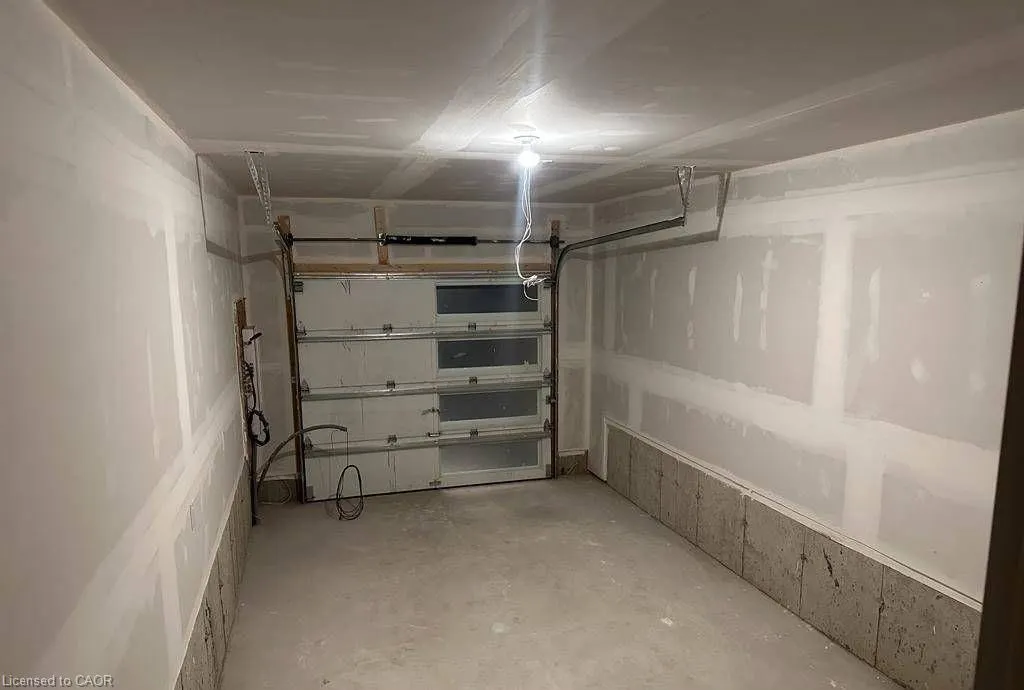 195 West Oak Trail
