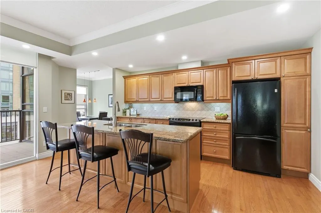 399 Elizabeth Street, #512