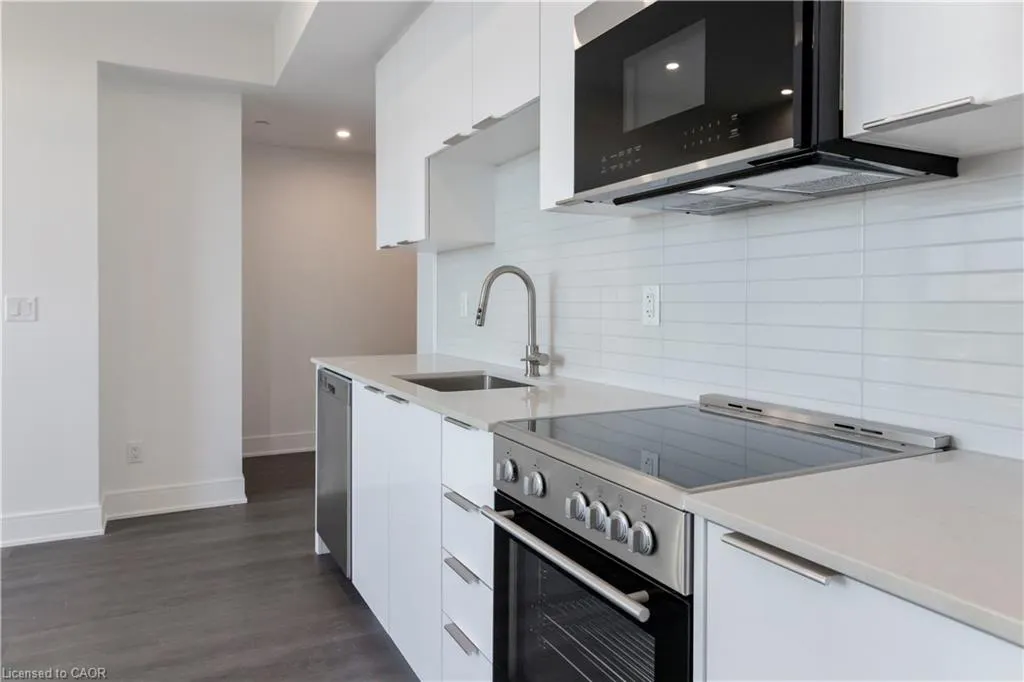 25 Wellington Street S, #2103