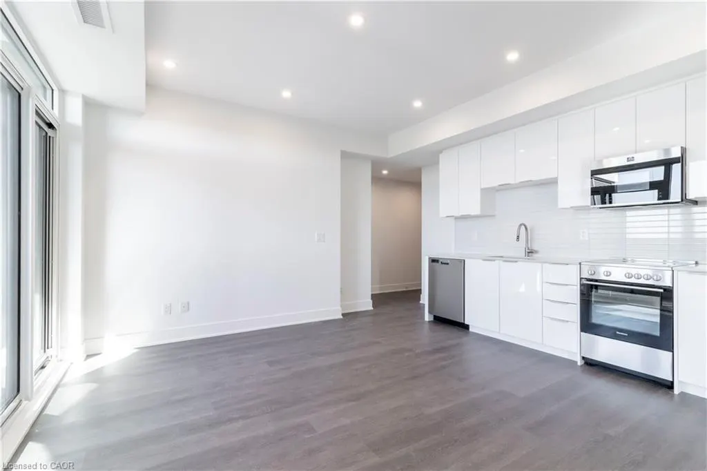 25 Wellington Street S, #2103