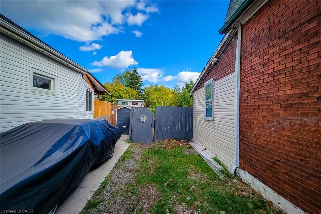 38 Ellis Avenue