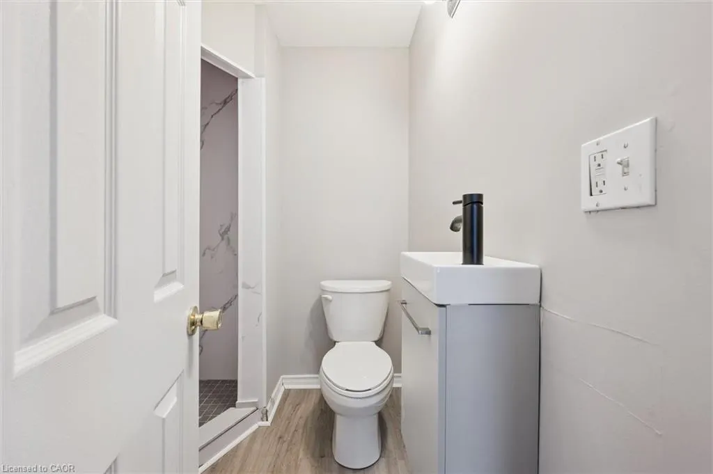 906 King Street E, #1C