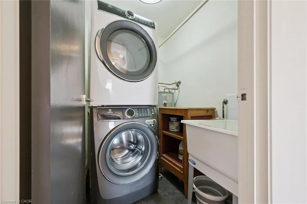 200 Woolwich Street, #202