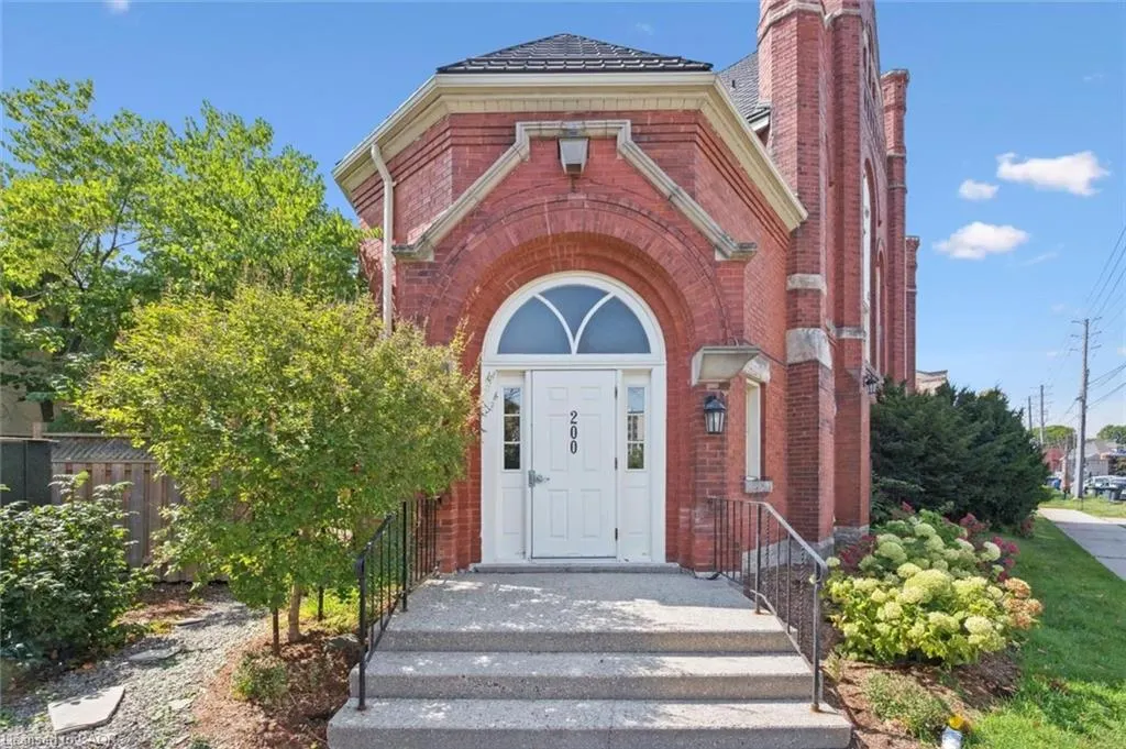 200 Woolwich Street, #202