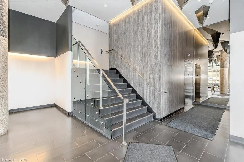 85 Duke Street W, #1702
