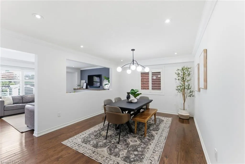 198 Springvalley Crescent