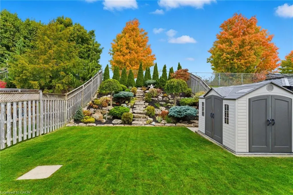 198 Springvalley Crescent