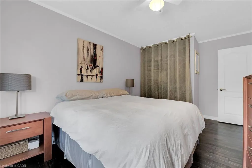 10 Edgewater Drive