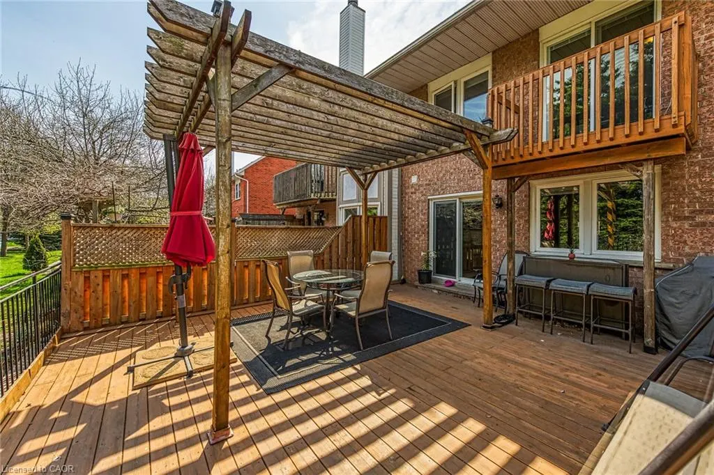 10 Edgewater Drive