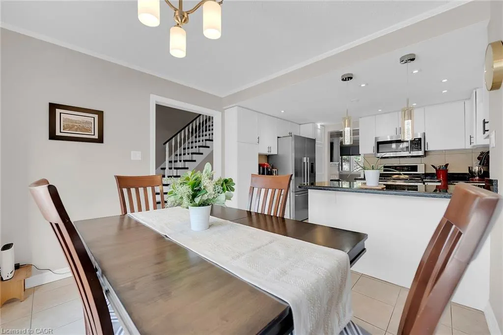10 Edgewater Drive